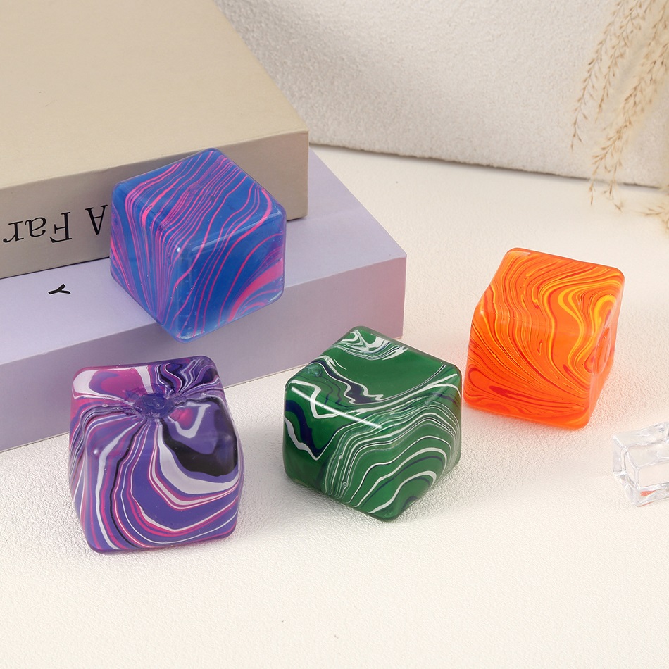 CF Hot Squishy Ice Cube Soft S - Fire Starter Cube のレビューと価格