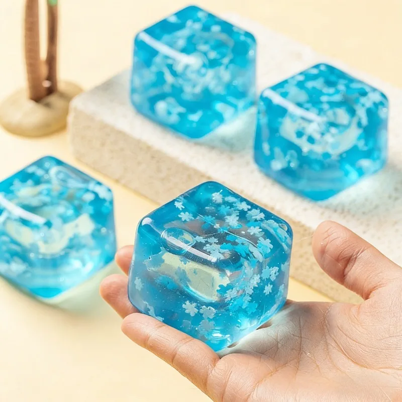 Schylling Needoh Nice Cube Sen - Fire Starter Cube のレビューと価格
